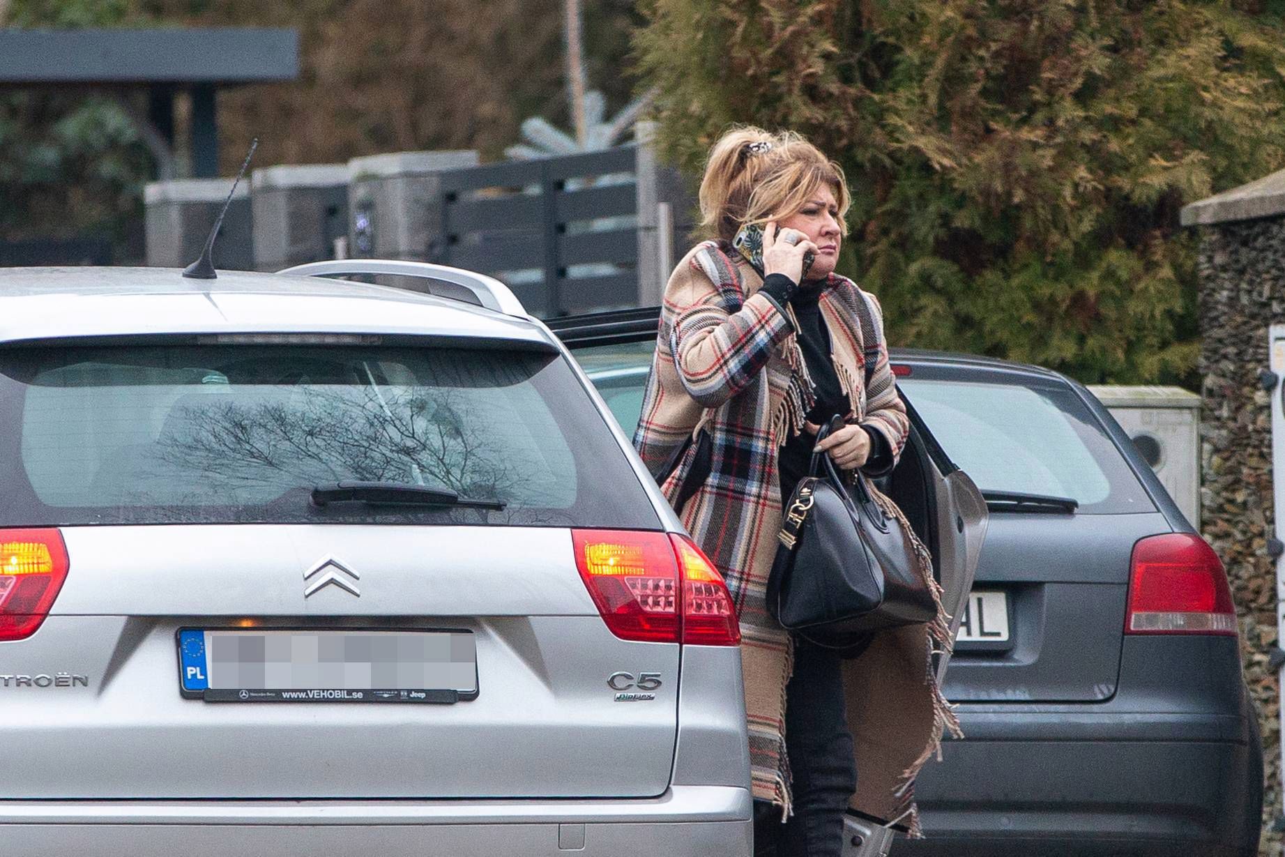 Beata Kozidrak w płaczu w kratę