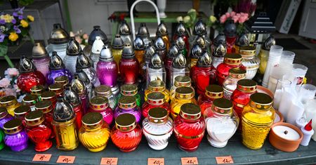 Czy w tym roku zapłacimy więcej za znicze? Producenci zabrali głos
