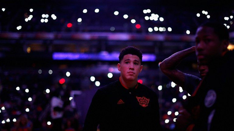 19-letni Devin Booker zaskakująco szybko stał się liderem Phoenix Suns