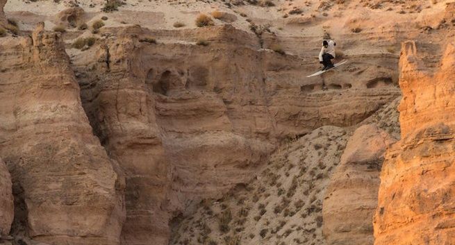 Narciarz Condide Thovex reklamuje Audi w reklamie bez Audi i śniegu