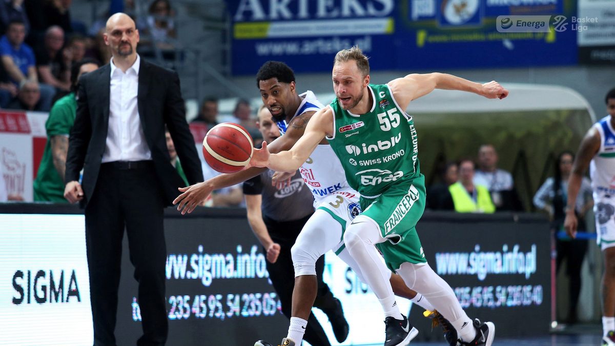 Zdjęcie okładkowe artykułu: Materiały prasowe / Andrzej Romański / Energa Basket Liga / Na zdjęciu: Koszarek i Simon