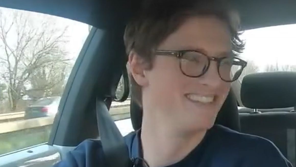 Wsiadł do różowego Volkswagena Beetle. Sprawdził, ile może przejechać na rezerwie