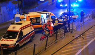 Tragiczny wypadek w Warszawie. Motocyklista wjechał w barierki