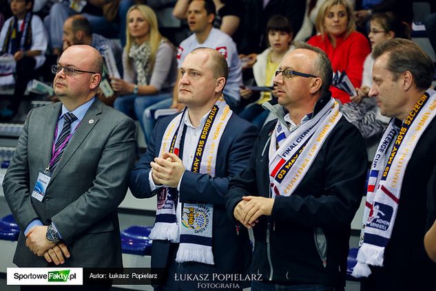Prezes Mańkowski (pierwszy z lewej) jest za zmianą formuły play-off