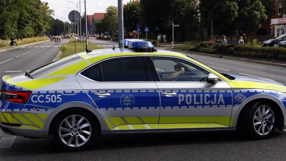Grudziądzka &#34;drogówka&#34; namierzyła 45-latka który mimo czterech zakazów sądowych prowadzenia aut wsiadł za &#34;kółko&#34;. Został osądzony w trybie przyśpieszonym