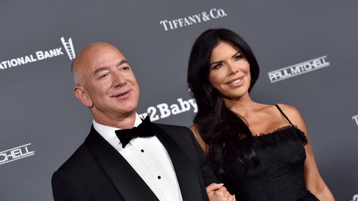 WEST HOLLYWOOD, CALIFORNIA - NOVEMBER 13: Jeff Bezos and Lauren Sanchez attend Baby2Baby 10-Year Gala Presented by Paul Mitchell at Pacific Design Center on November 13, 2021 in West Hollywood, California. (Photo by Axelle/Bauer-Griffin/FilmMagic)