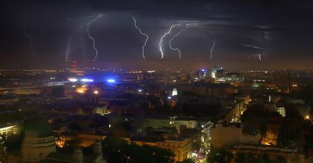 Nie rób tego w domu podczas burzy. Fatalne konsekwencje