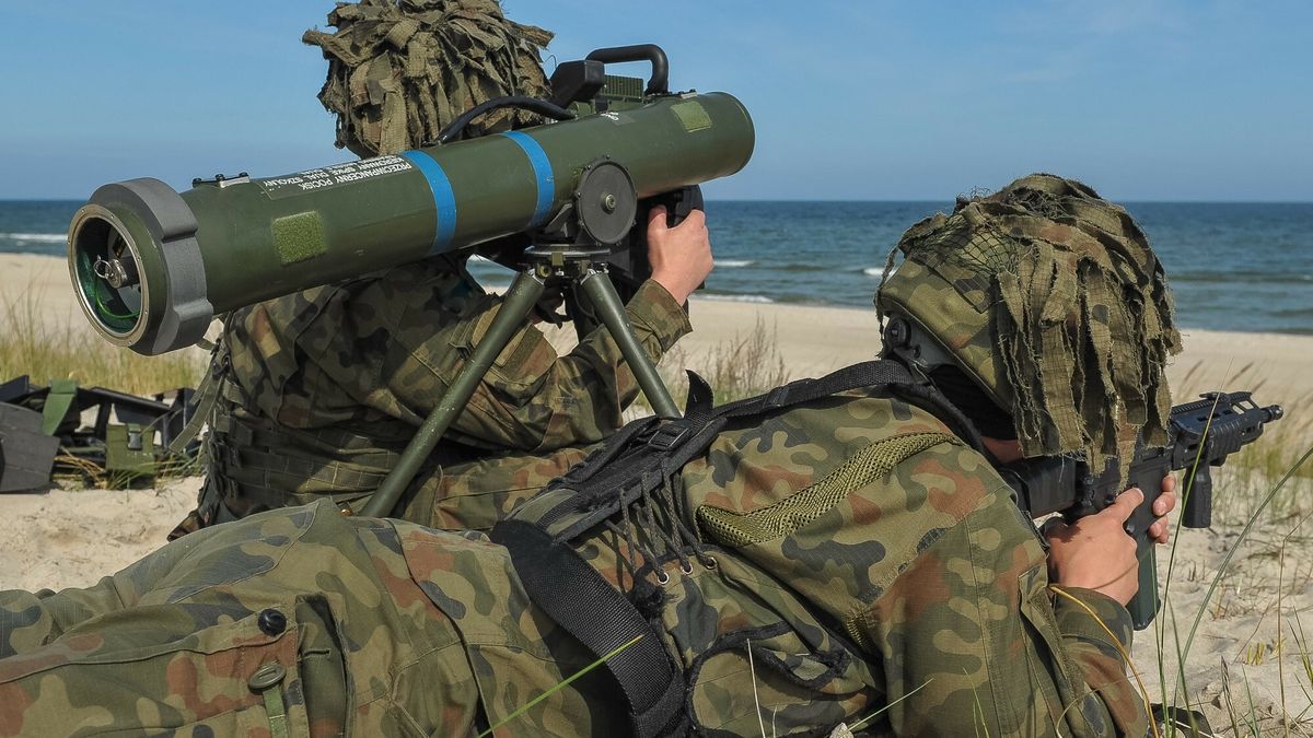 reporter_baza_2022-02
19.05.2021 Ustka Centralny Poligon Sil Powietrznych. Szkolenie pododdzialow Wojsk Ladowych na usteckim poligonie. N/z Przeciwpancerny Pocisk Kierowany - PPK Spike. Fot. Gerard/REPORTER
Gerard/Reporter