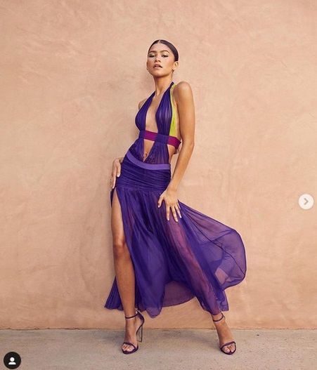 Zendaya w sukience inspirowanej kreacją Beyonce od Versace z 2003 roku