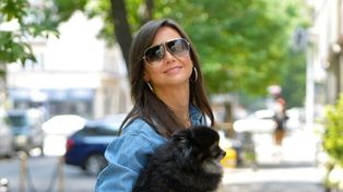 Tak mieszka Kinga Rusin. Palmy, szklane ściany i basen z widokiem