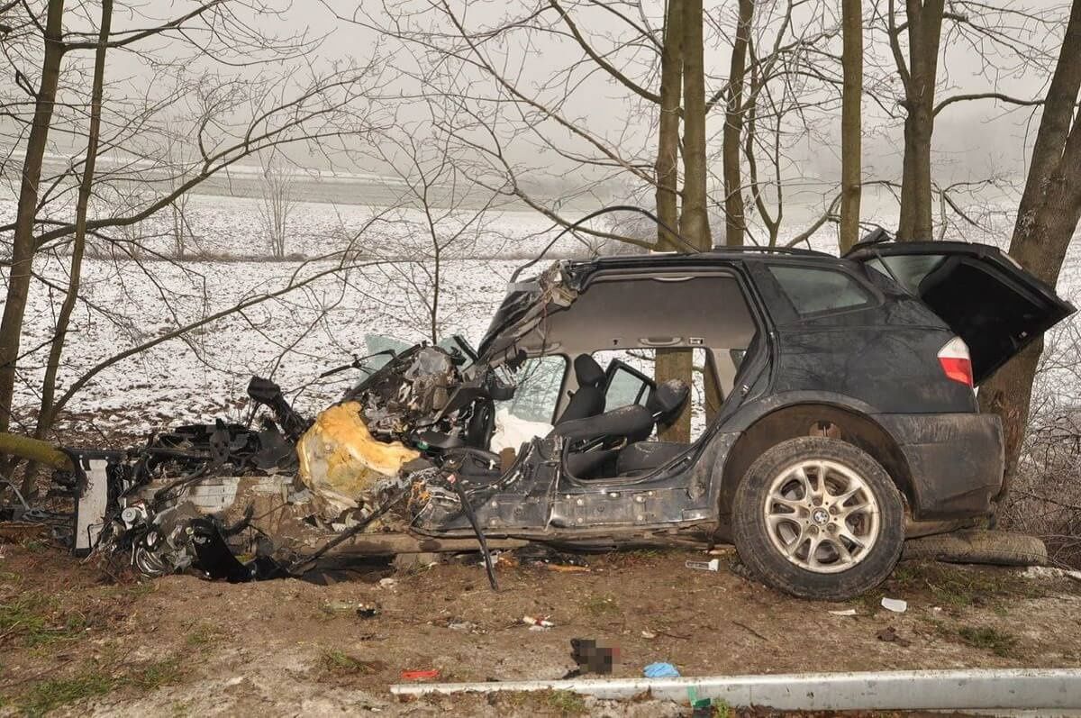Kierowca BMW w stanie ciężkim trafił do szpitala