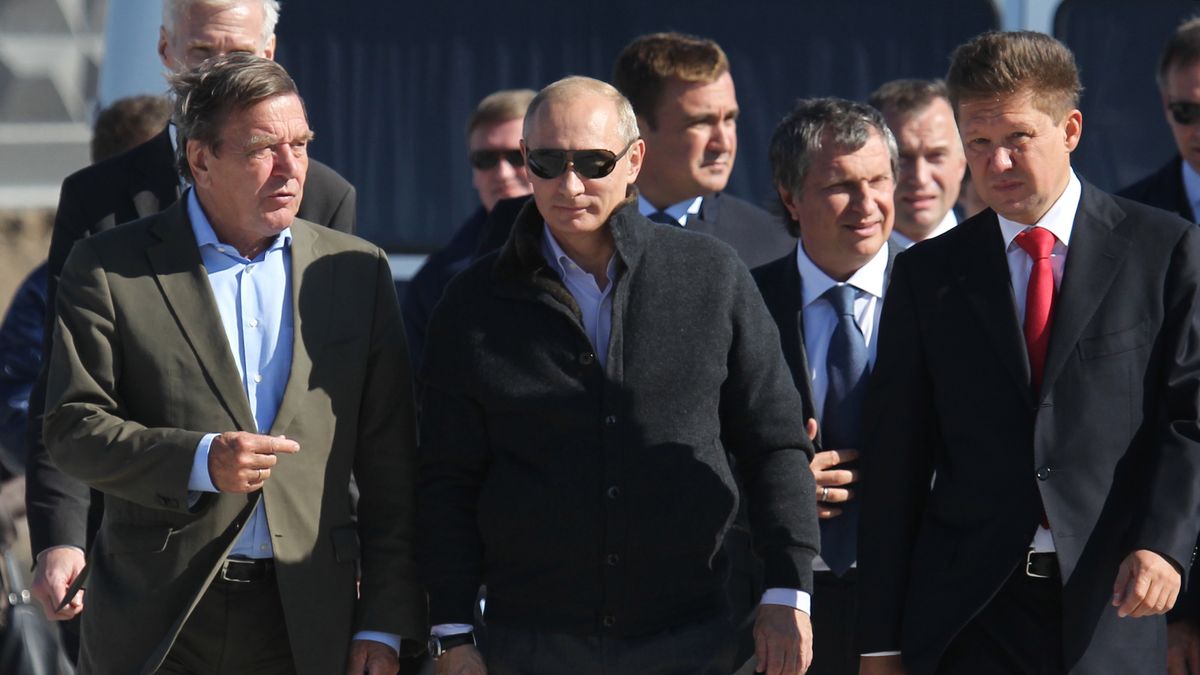 Tajemnicą nie jest, że były kanclerz Niemiec świetnie dogaduje się z prezydentem Rosji Władimirem Putinem