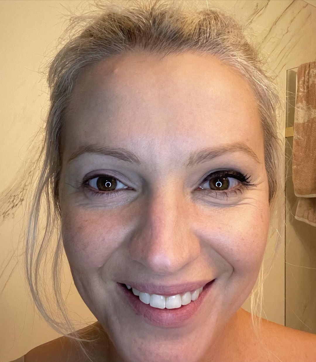 Dorota Szelągowska w makijażu i bez