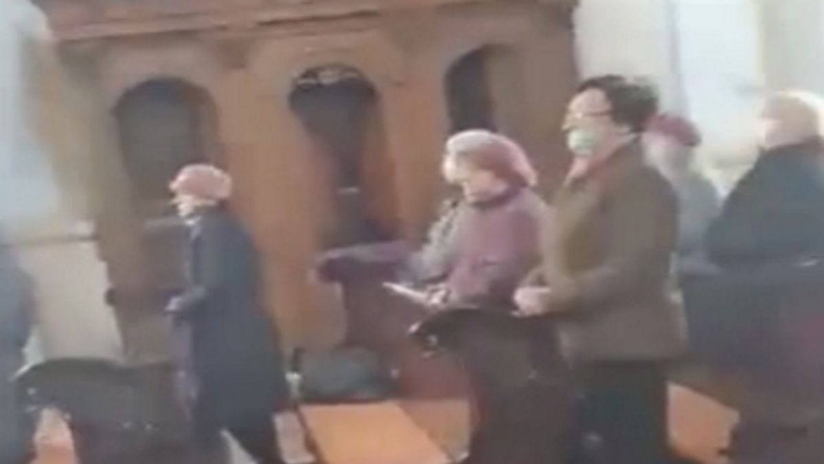 Pani Danucie kazano opuścić świątynię.