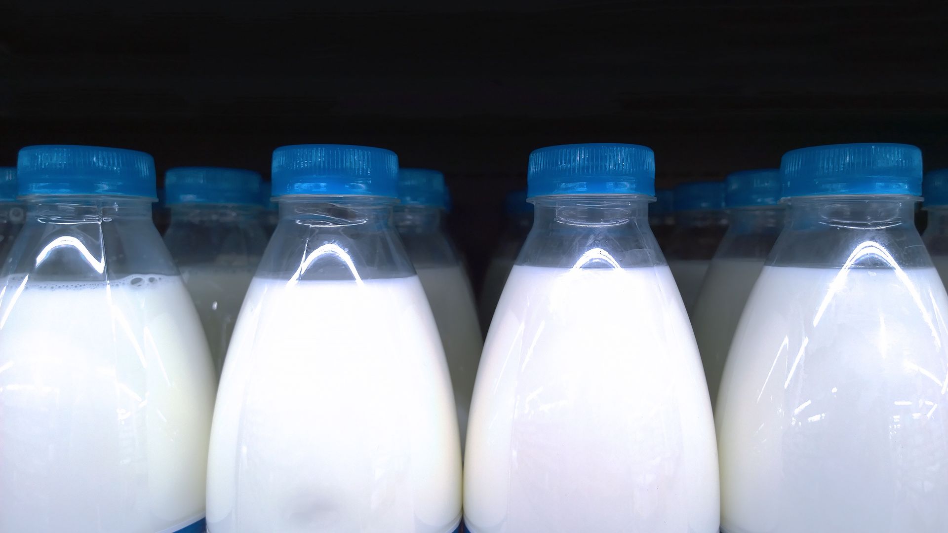 Mleko może zawierać szkodliwe emulgatory.