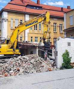 Bielsko-Biała. Zniknął budynek szpitala. Nie pasował do historycznej zabudowy