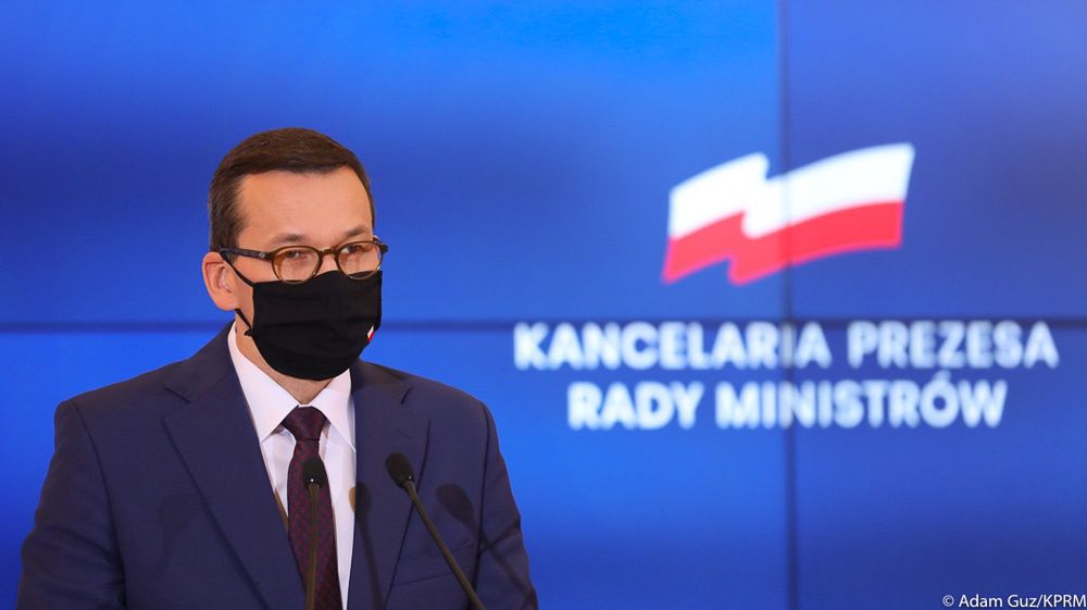 Premier Mateusz Morawiecki podczas konferencji prasowej w KPRM