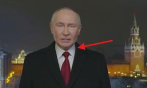 Dziwne zachowanie Putina. Spójrzcie na jego szyję