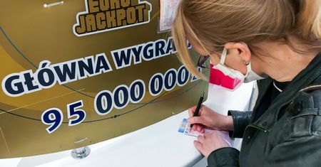Państwowy monopolista na rynku hazardu ma 65 lat. Zapowiada innowacje technologiczne