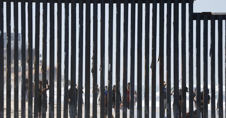 Trump chce malować mur graniczny na czarno. "Absolutnie mija się z celem"