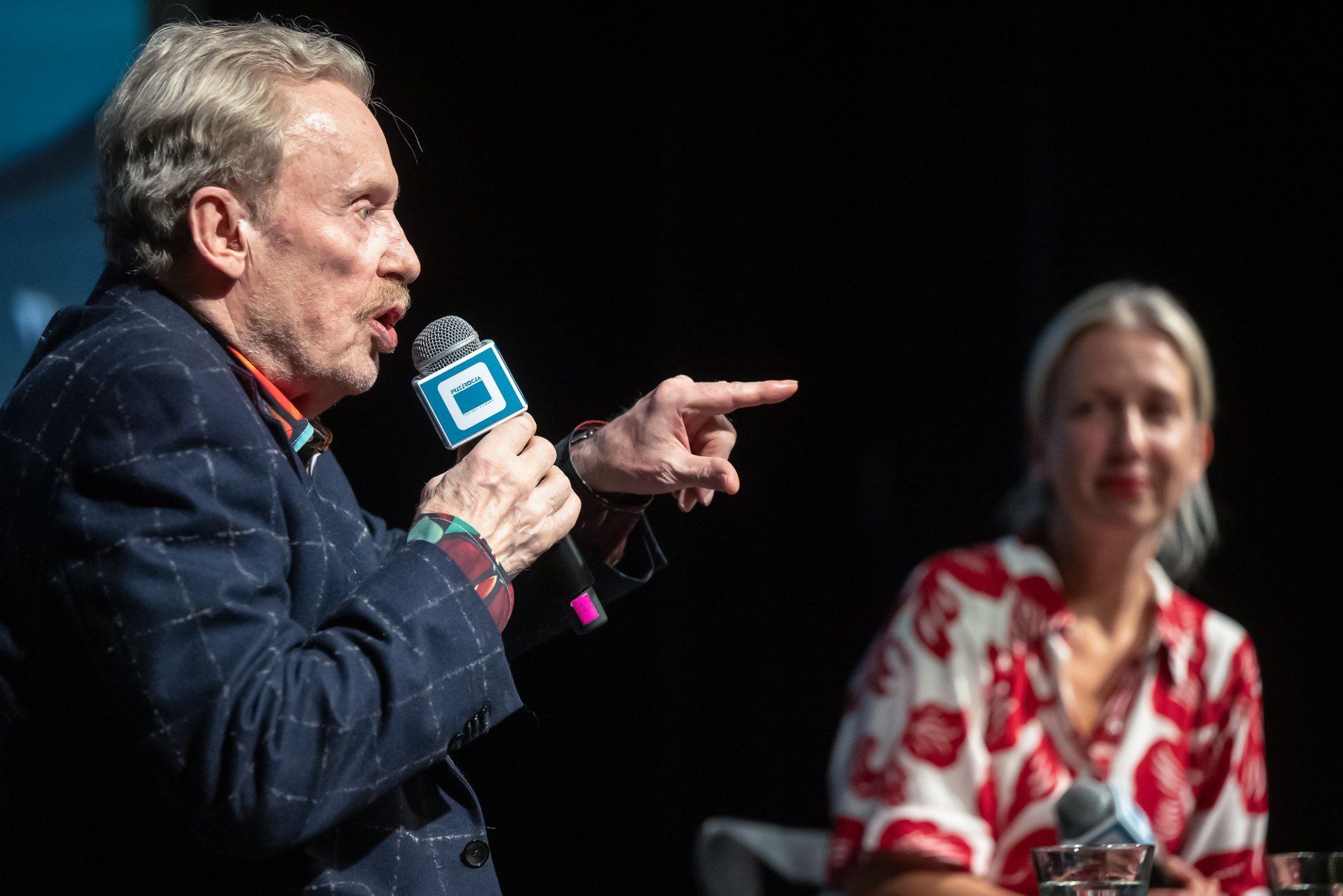 Daniel Olbrychski odbiera nagrodę na festiwalu ,,Przeźrocza&#34;