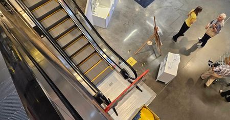 Ponownie nie działają ruchome schody w IKEA. Klienci zmuszeni do korzystania z tradycyjnych schodów lub windy