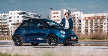 Abarth 595 Monster Energy Yamaha: czterokołowa alternatywa dla motocykla?