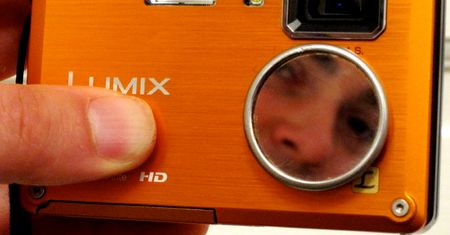Kompakt z przednim LCD? Zrób to sam! [video]