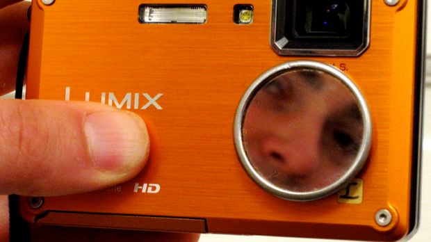 Kompakt z przednim LCD? Zrób to sam! [video] 1