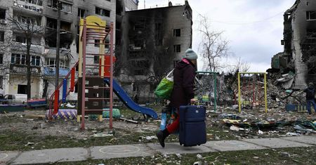 Wojna w Ukrainie. Kobiety obcinają włosy, aby uniknąć gwałtu