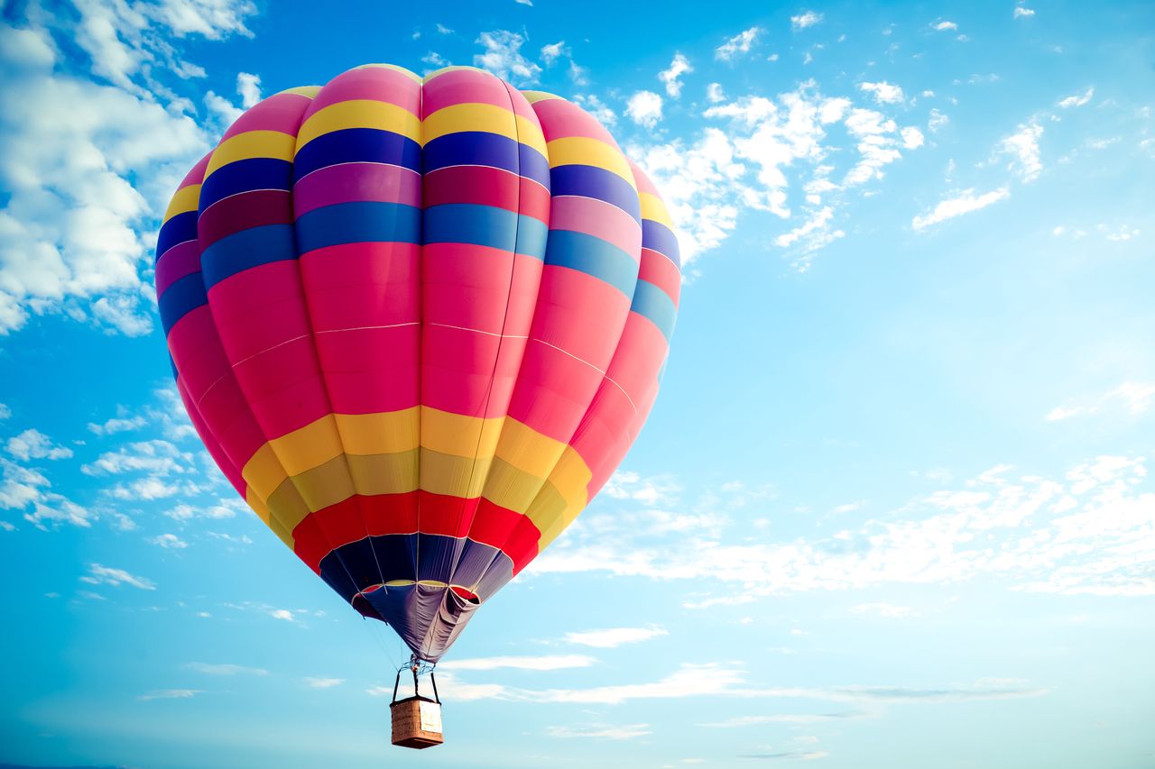 Balony nad Piotrkowem rozpoczęły Fly Fest 2025. W sobotę o świcie wystartowały