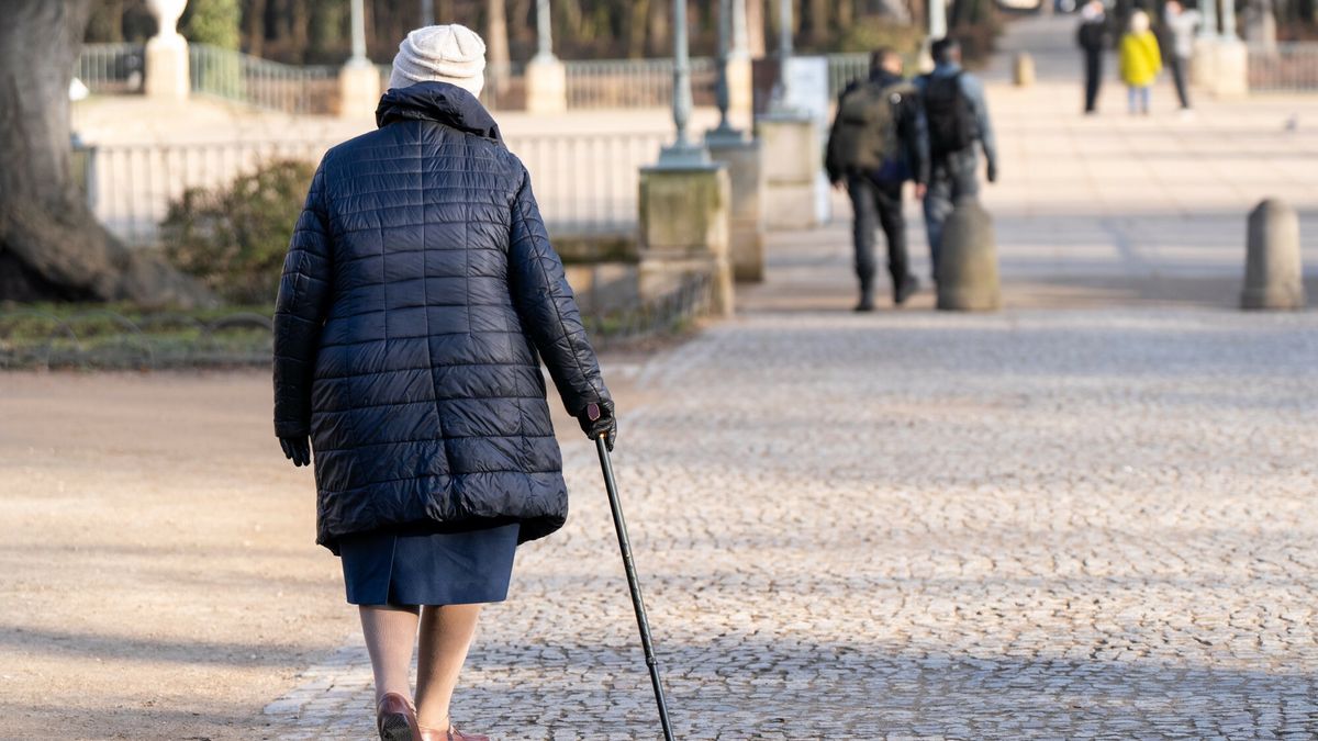 Przynajmniej 5 tys. zł co miesiąc. Oto ile trzeba dziś zarabiać, by taką emeryturę dostać z ZUS-u