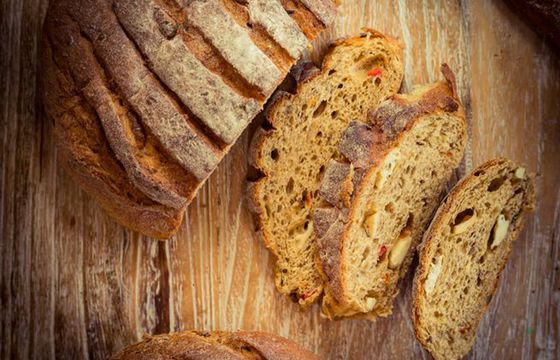 Polacy jedzą coraz mniej chleba