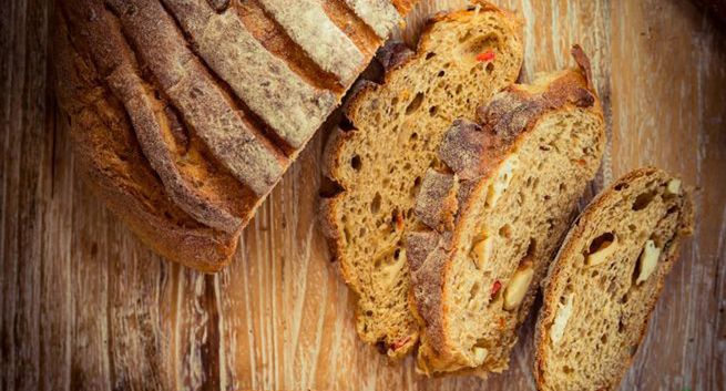 Polacy jedzą coraz mniej chleba