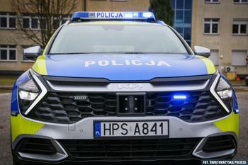 Awantura i dwa uszkodzone auta na stacji paliw w Opatowie. Co się działo?
