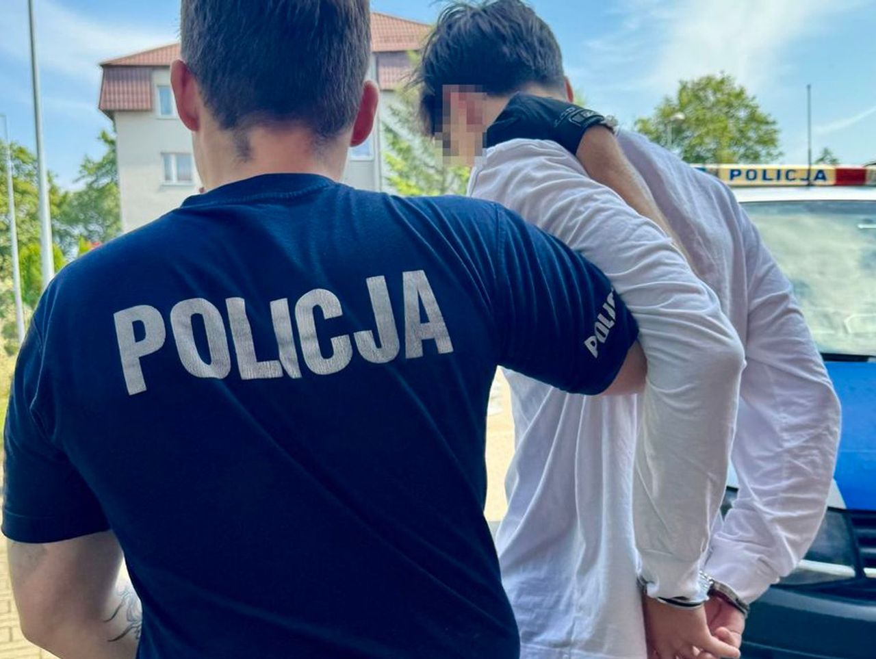 Chałupy: Narkotyki, pieniądze i klucz hotelowy w porzuconym aucie