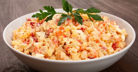 Ile dni może stać sałatka jarzynowa? Mało kto zna odpowiedź