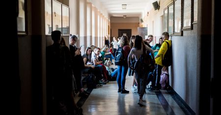 Ewakuacja szkoły w Żyrardowie. Ktoś rozpylił nieznaną substancję