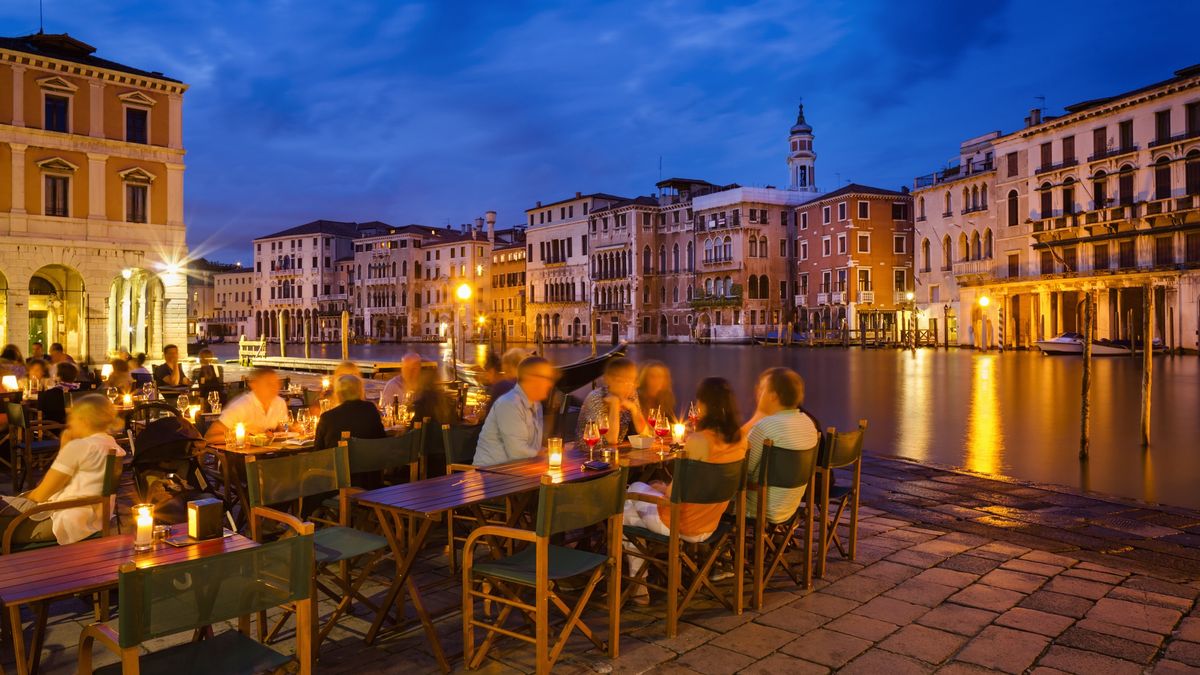 Restauratorzy odwożą swoich klientów 