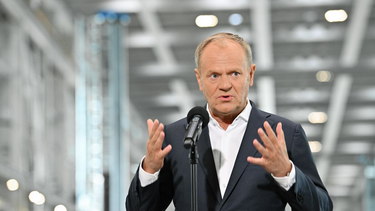 Donald Tusk
Gda�sk, 22.05.2025. Premier Donald Tusk podczas spotkania z mediami, po wizycie w zak�adzie produkcyjnym morskich wie� wiatrowych Baltic Towers, 22 bm. w Gda�sku. (awol) PAP/Andrzej Jackowski
Andrzej Jackowski
baltic towers, briefing, energetyka, energia, morskie wie�e wiatrowe, odnawialna, polityk, prasowy, premier, producent, produkcja, wiatrowa, wizyta, zak�ad produkcyjny, zwiedzanie