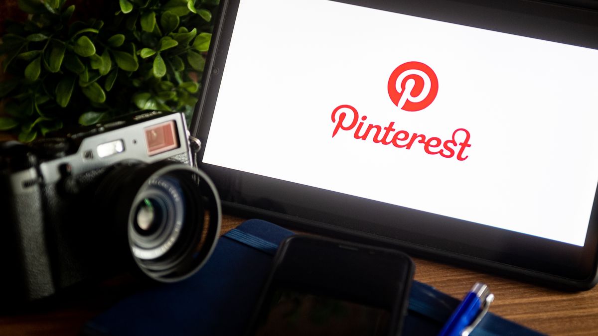 POLAND - 2021/08/02: In this photo illustration a Pinterest logo seen displayed on a tablet. (Photo Illustration by Mateusz Slodkowski/SOPA Images/LightRocket via Getty Images)