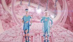 PKO BP reklamami w stopie promuje płatności zbliżeniowe z aplikacją IKO (wideo)