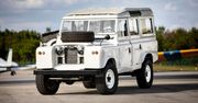 Land Rover Series IIA Project Henry pod pięknie odrestaurowanym nadwoziem skrywa potężne V8