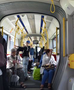 "Nikt nie zwrócił uwagi". Żenujący incydent w krakowskim tramwaju