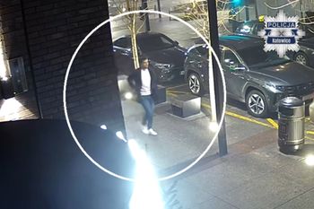 Skandaliczne zachowanie. Policja szuka tego mężczyzny. Rozpoznajesz go?