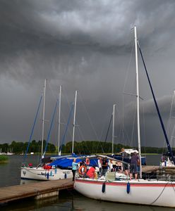 Przewracało łódki, ratowali żeglarzy. Burze nad Mazurami