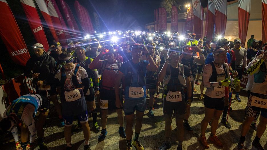 Piwniczna - Zdrój. Godzina: 2:30. Start ultramaratonu na dystansie 100 km. 