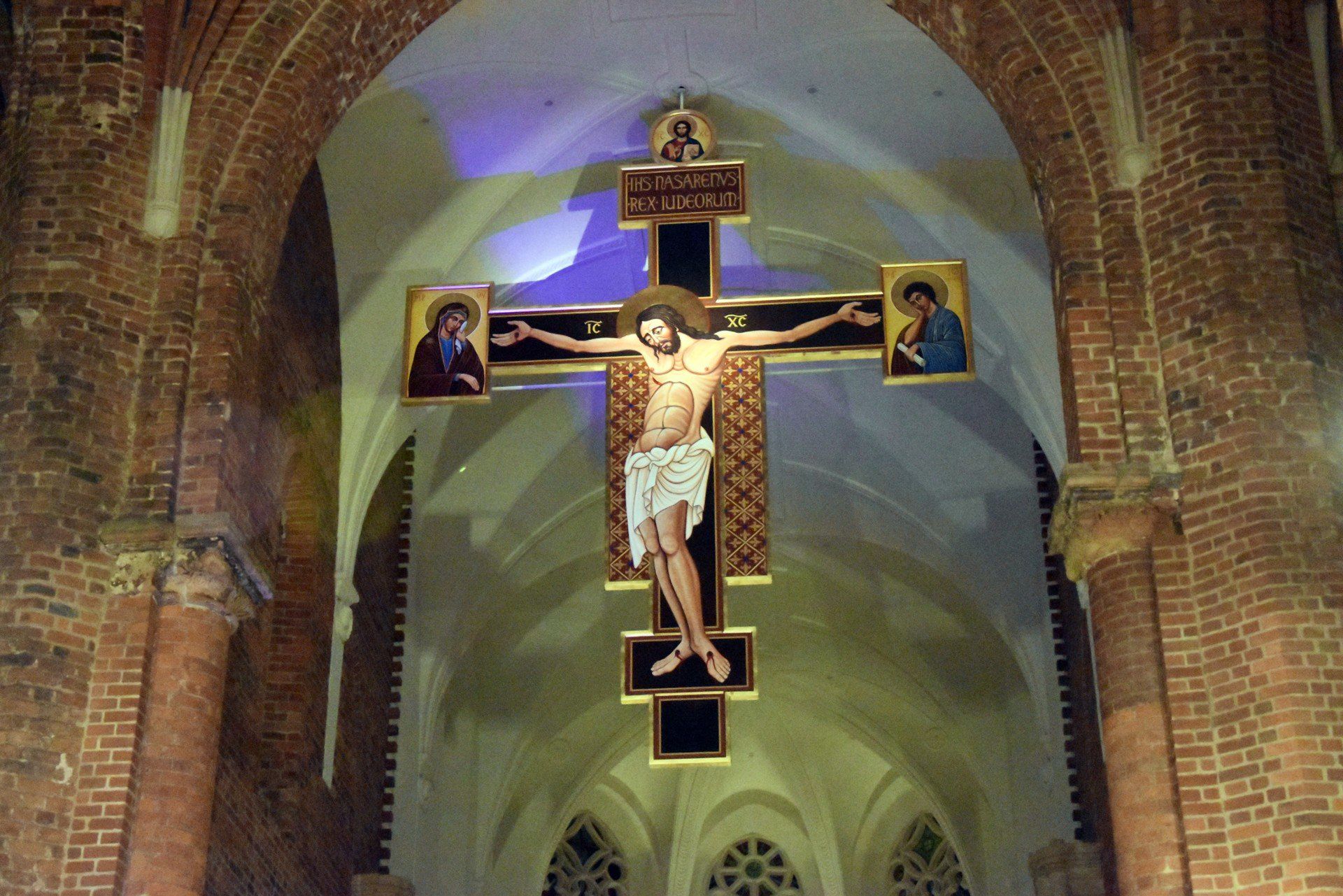 Monument w prezbiterium