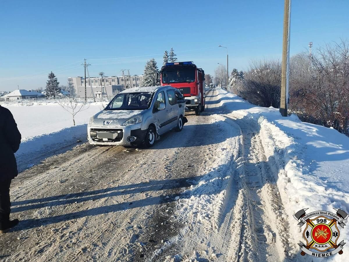 Wjechał przed nadjeżdżający pociąg w Leonowie