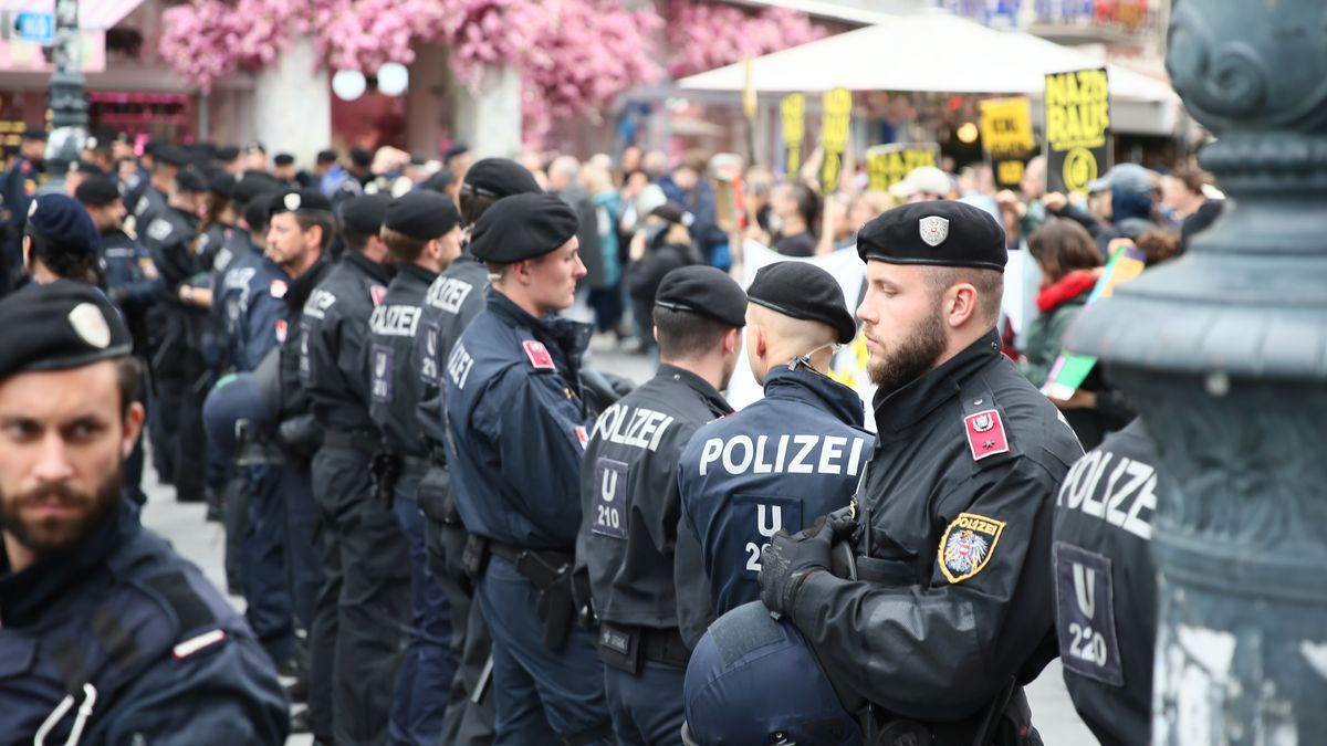 VIENNA, AUSTRIA - SEPTEMBER 27: Police take measures as Herbert Kickl, Chairman of Far-right Freedom Party of Austria (FPO) addresses his supporters during the last election rally held at the St. Stephen's Square ahead of September 29th general elections scheduled for Sunday in Vienna, Austria on September 27, 2024. (Photo by Askin Kiyagan/Anadolu via Getty Images)